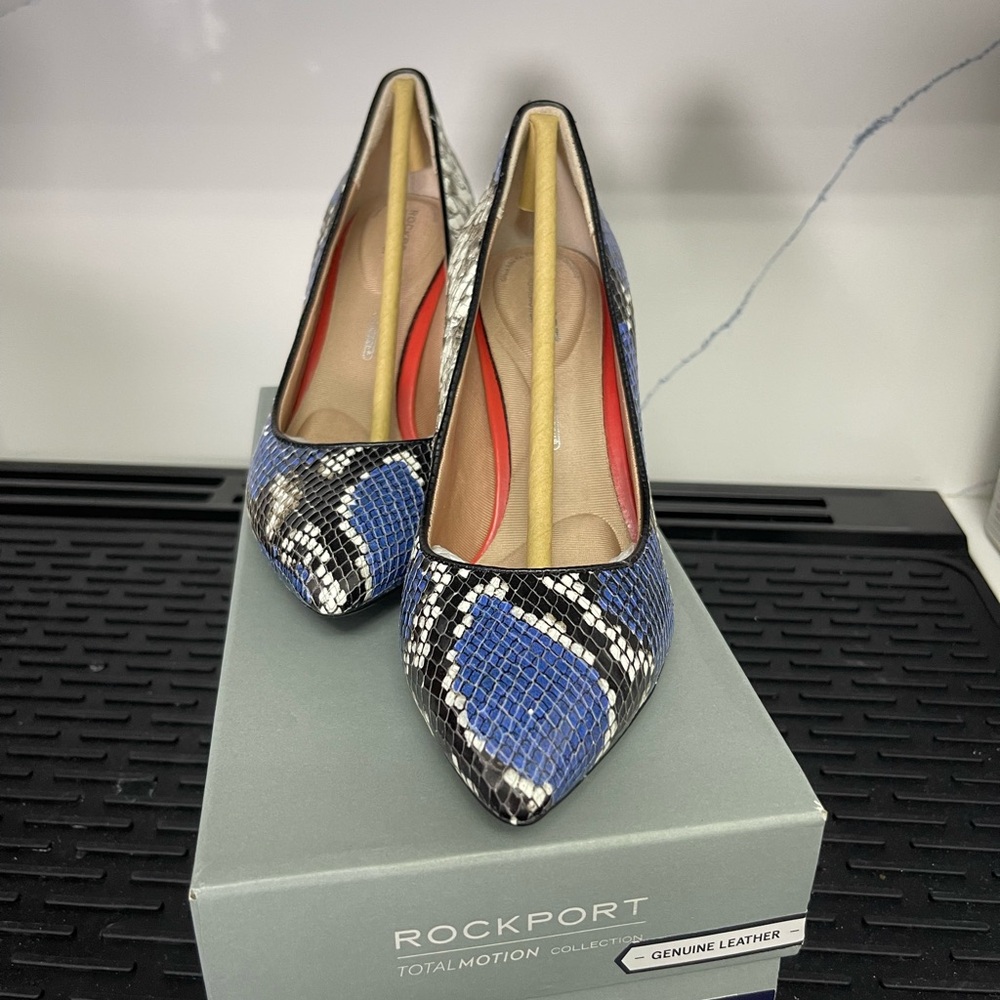 ROCKPORT 75mm Total Motion Women’s Pump Sz 6M CH6723 Blue Black Grey Snake - Picture 10 of 11